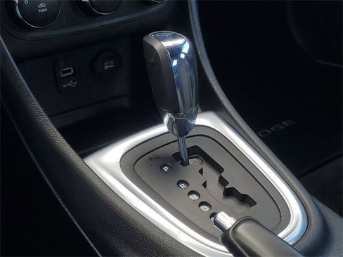 Used 2013 Dodge Avenger SE image 21