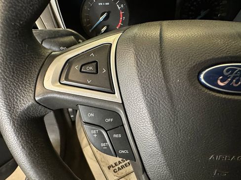 Used 2015 Ford Fusion SE FWD image 11