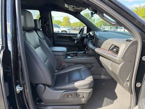 Used 2025 Chevrolet Tahoe LT image 11