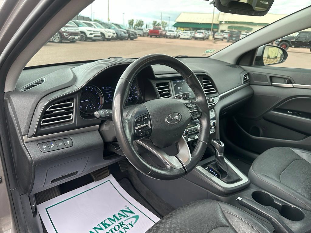 Used 2020 Hyundai Elantra Limited w/ Cargo Package (C1) FWD image 13