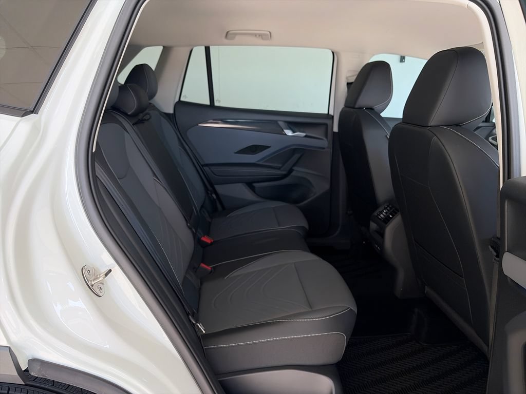 Certified 2025 Volkswagen Tiguan SE AWD/4WD image 35