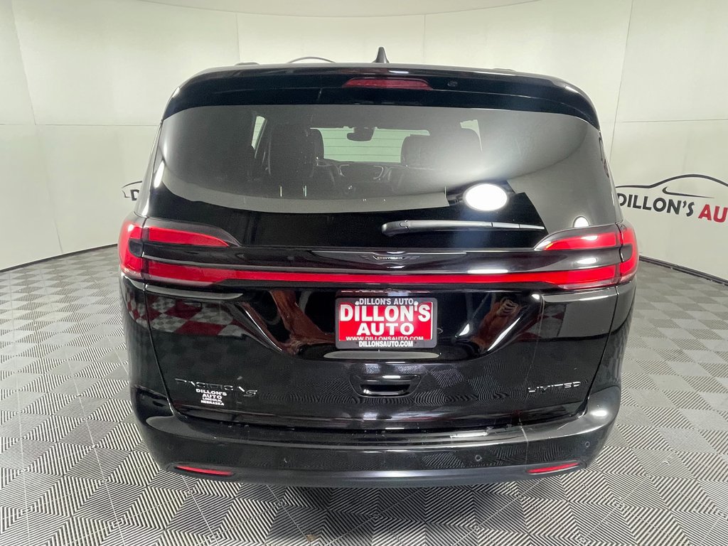 Used 2024 Chrysler Pacifica Limited w/ S Appearance Package FWD image 5