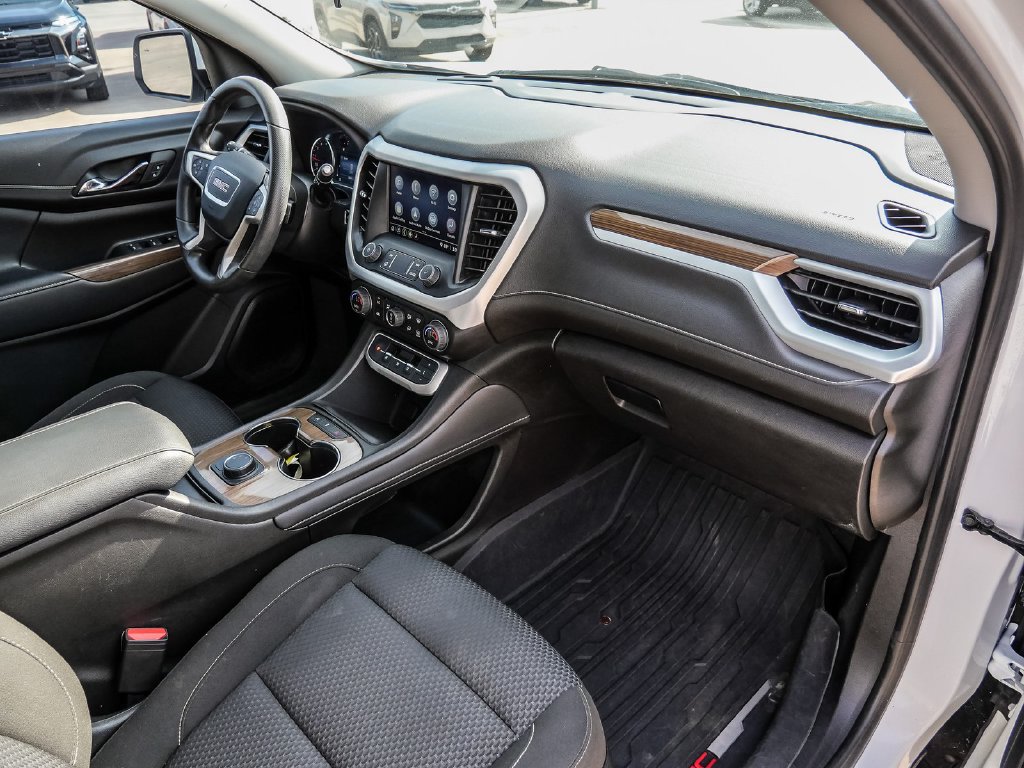 Used 2023 GMC Acadia SLE w/ LPO, Floor Liner Package FWD image 15