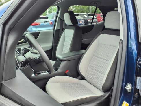 Used 2022 Chevrolet Equinox LS w/ LS Convenience Package image 3