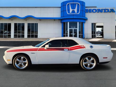 Used 2011 Dodge Challenger R/T image 3