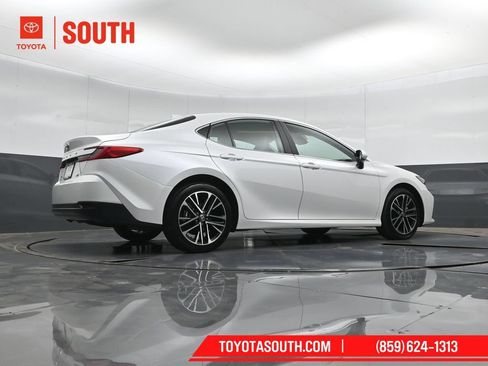 Used 2025 Toyota Camry XLE AWD/4WD image 36