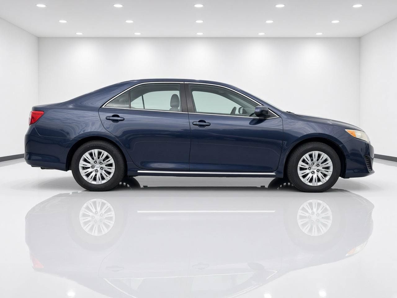 Used 2014 Toyota Camry LE FWD image 6