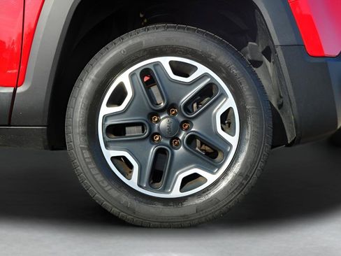 Used 2015 Jeep Renegade Trailhawk image 9