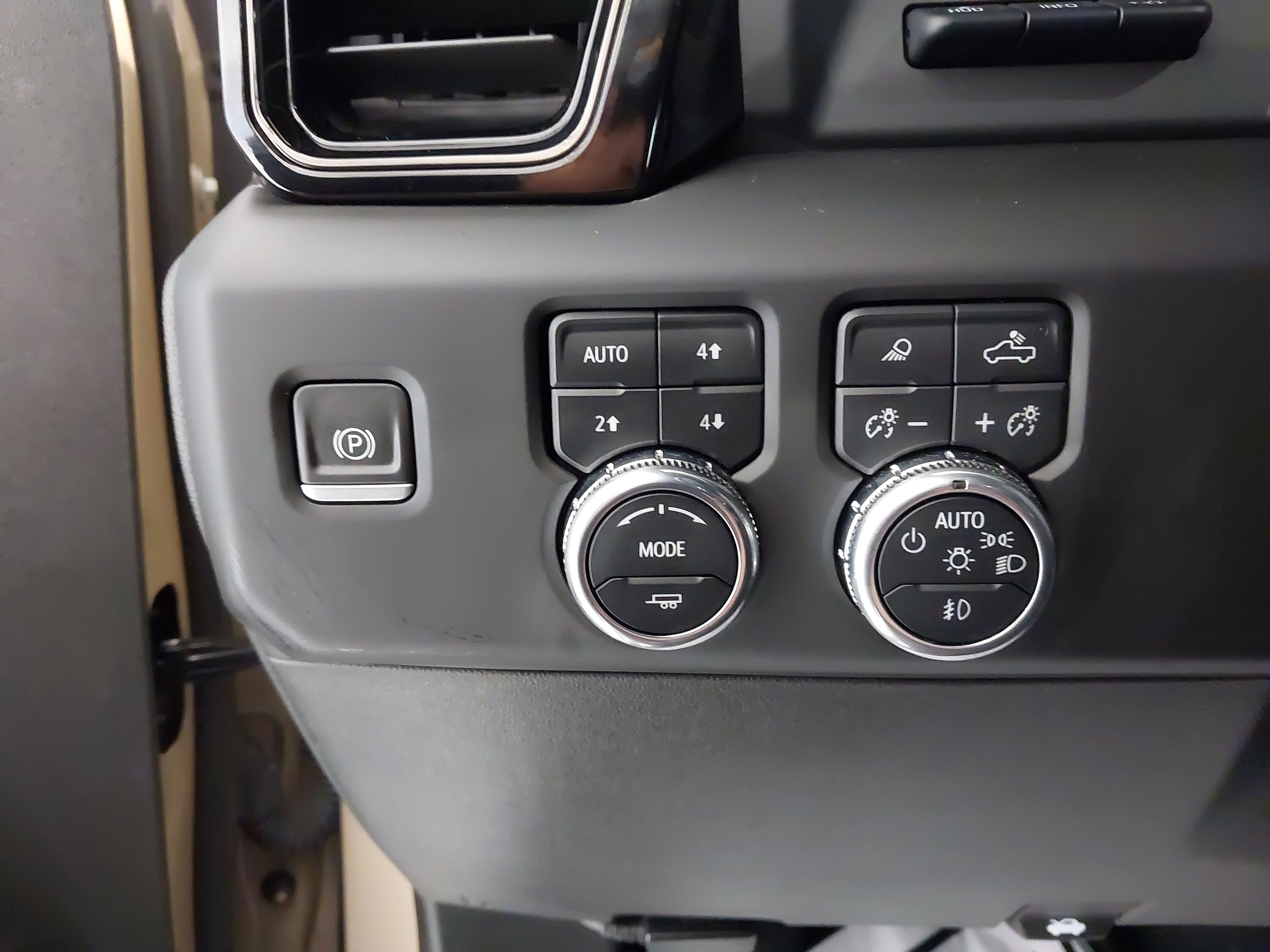 Certified 2023 GMC Sierra 1500 AT4 w/ AT4 Premium Package AWD/4WD image 24