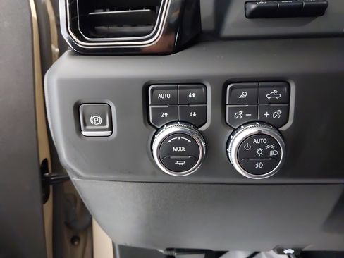 Certified 2023 GMC Sierra 1500 AT4 w/ AT4 Premium Package AWD/4WD image 24