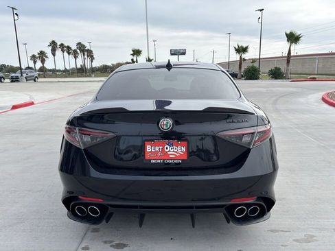 Used 2024 Alfa Romeo Giulia Quadrifoglio image 5