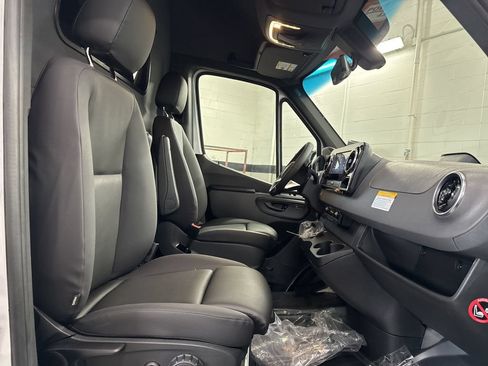 Used 2026 Mercedes-Benz Sprinter 2500 image 12