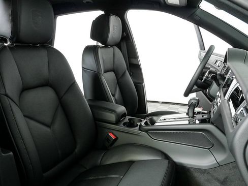 Certified 2026 Porsche Macan AWD/4WD image 24