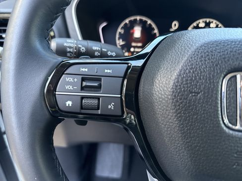 Used 2025 Honda Pilot EX-L image 25