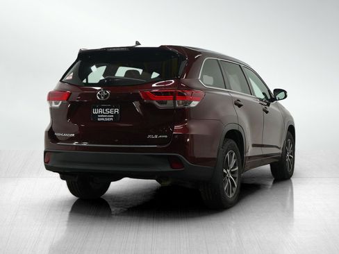 Used 2017 Toyota Highlander XLE image 5