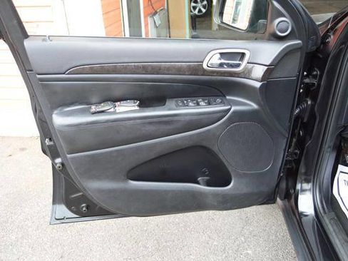 Used 2012 Jeep Grand Cherokee Laredo image 29