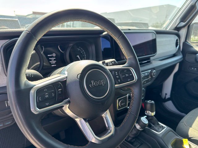 Used 2024 Jeep Wrangler Unlimited Sahara AWD/4WD image 11