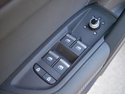 Certified 2025 Audi Q5 2.0T Premium Plus w/ Premium Plus Package image 8