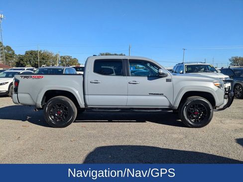 Used 2019 Toyota Tacoma TRD Sport image 3