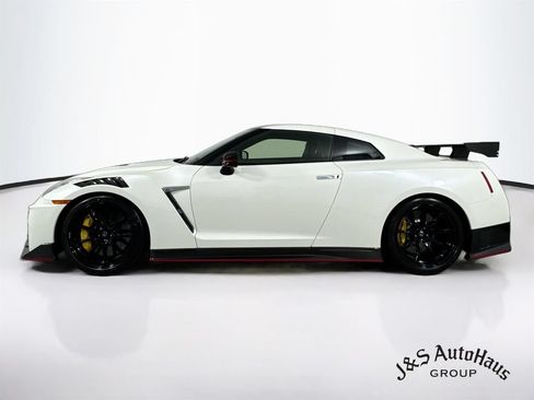 Used 2021 Nissan GT-R NISMO AWD/4WD image 4