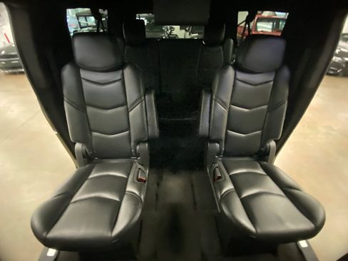 Used 2020 Cadillac Escalade ESV Platinum w/ Escalade Sport Edition image 14