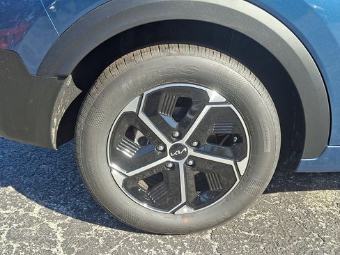 New 2025 Kia Niro EX w/ EX Cold Weather Package image 10