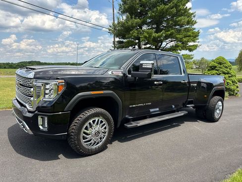 Used 2020 GMC Sierra 3500 Denali w/ Denali Ultimate Package AWD/4WD image 2