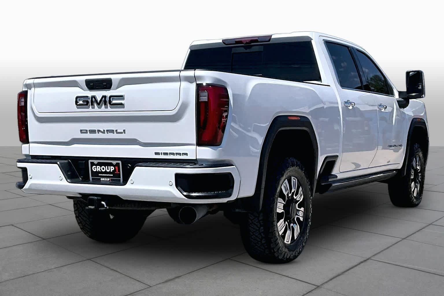 Used 2024 GMC Sierra 3500 Denali w/ Denali Reserve Package AWD/4WD image 13