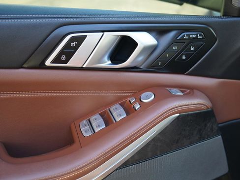 Used 2025 BMW X7 xDrive40i w/ Executive Package image 17