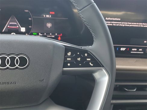 New 2025 Audi Q5 Prestige image 8