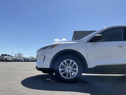 Certified 2022 Ford Escape SE w/ Cold Weather Package AWD/4WD image 11
