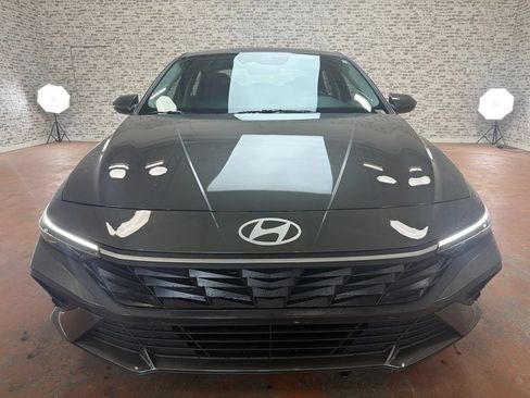 New 2026 Hyundai Elantra SE FWD image 2