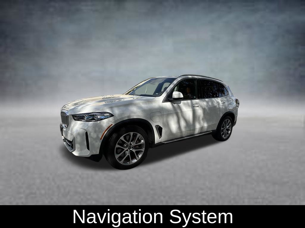 Used 2025 BMW X5 xDrive50e AWD/4WD image 3