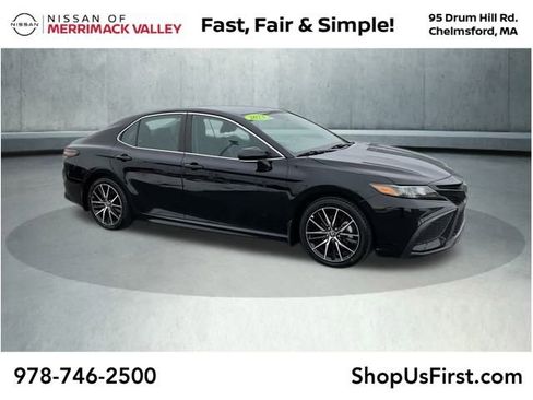 Used 2024 Toyota Camry SE image 1