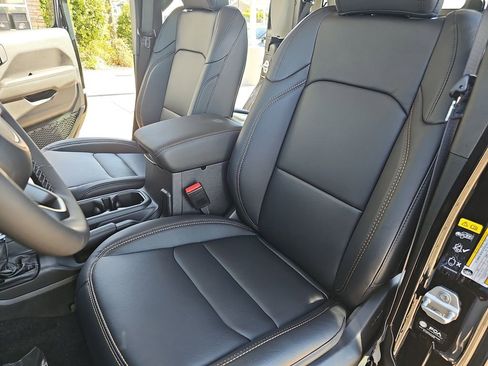 New 2025 Jeep Gladiator Willys image 14