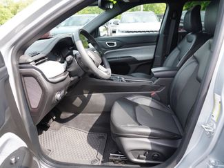 Used 2025 Jeep Compass Latitude w/ Sun & Sound Group AWD/4WD video 4