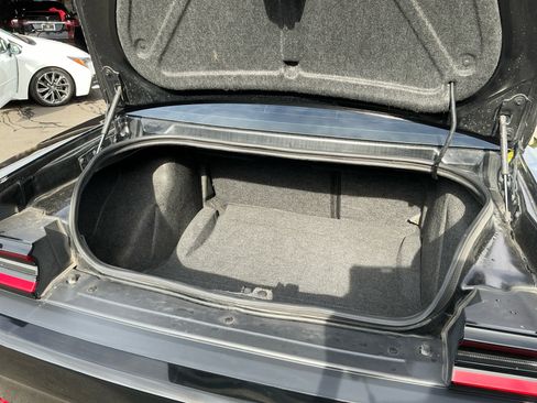 Used 2016 Dodge Challenger SRT image 27