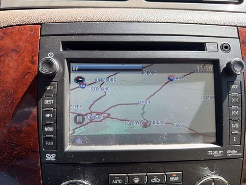 Used 2013 Chevrolet Suburban LTZ image 17