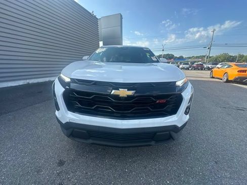 Used 2025 Chevrolet Equinox LT AWD/4WD image 2