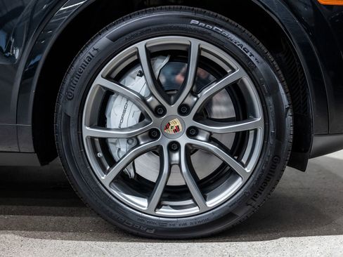 Certified 2023 Porsche Cayenne Turbo AWD/4WD image 21