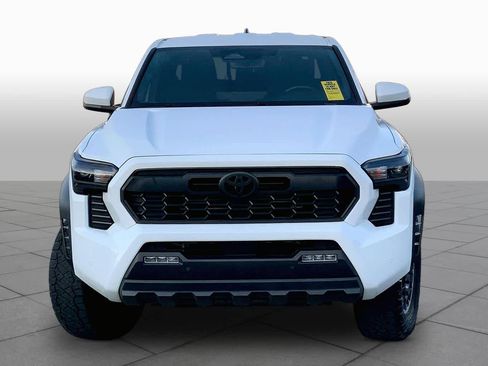 Used 2024 Toyota Tacoma TRD Off-Road w/ TRD Off Road Upgrade Package AWD/4WD image 4