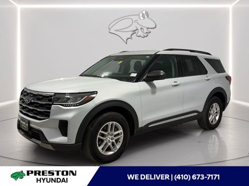 Used 2025 Ford Explorer Active AWD/4WD image 1