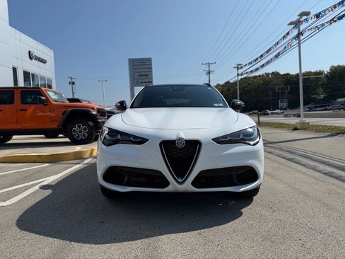 Used 2024 Alfa Romeo Stelvio Ti image 2