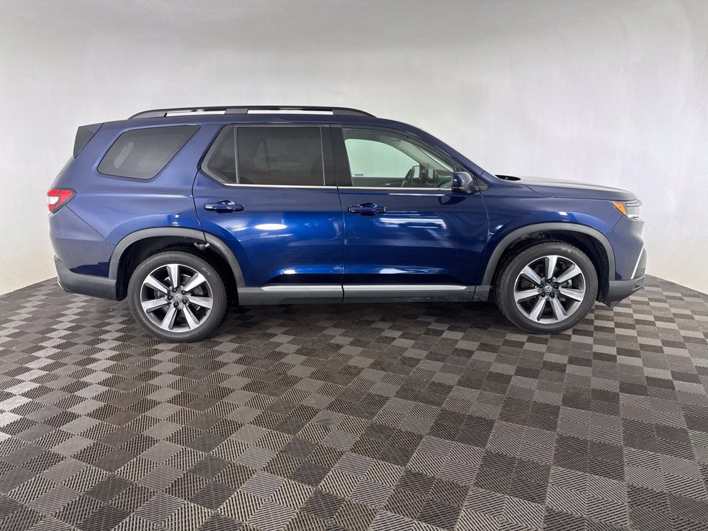 Used 2025 Honda Pilot Touring image 11
