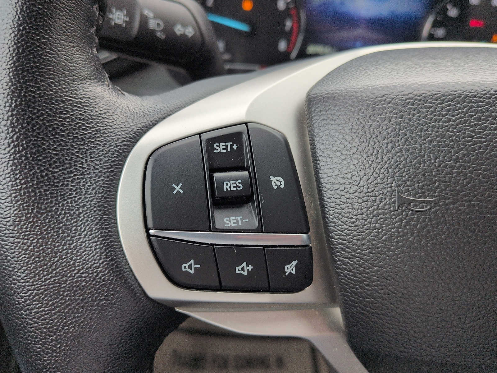 Used 2023 Ford Explorer XLT AWD/4WD image 16