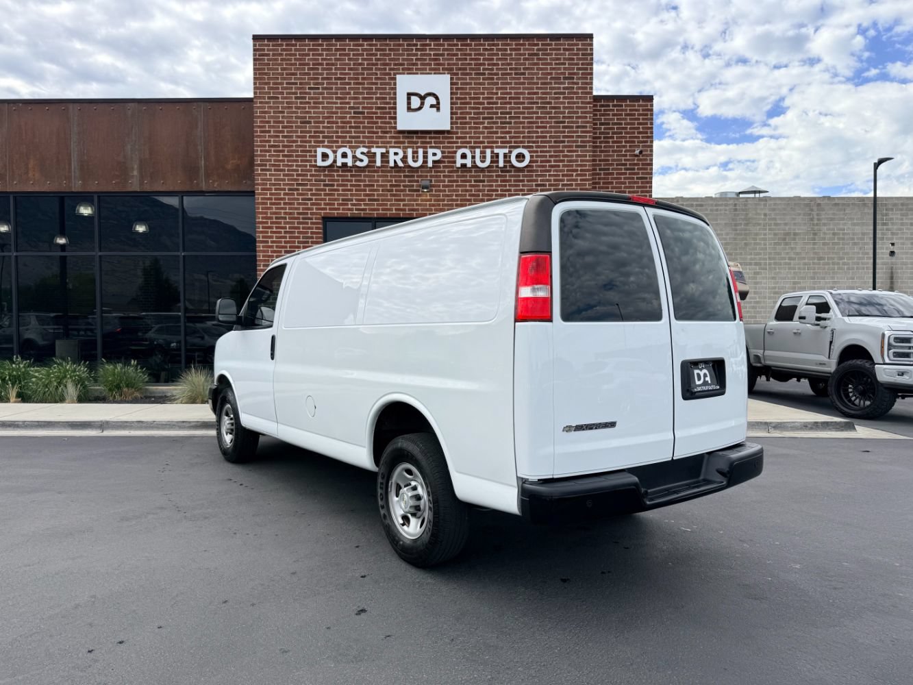Used 2023 Chevrolet Express 2500 w/ Driver Convenience Package RWD image 6