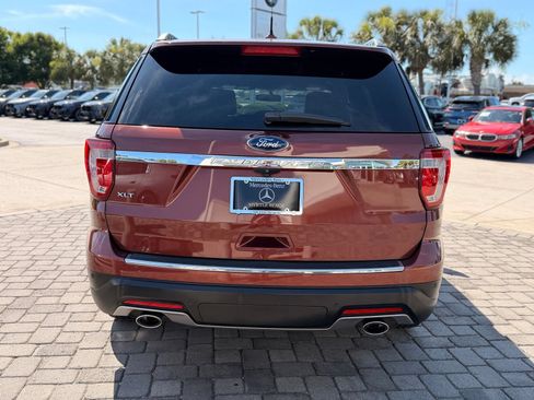 Used 2018 Ford Explorer XLT w/ Equipment Group 202A FWD image 10