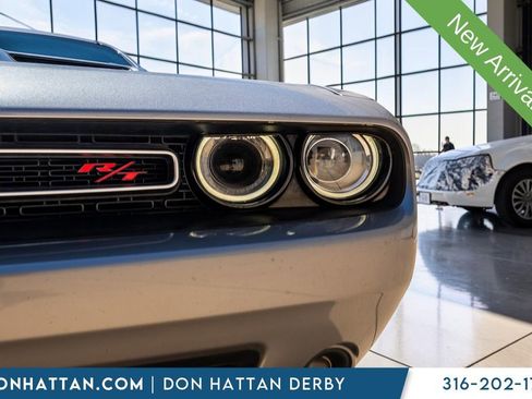 Used 2016 Dodge Challenger R/T RWD image 19