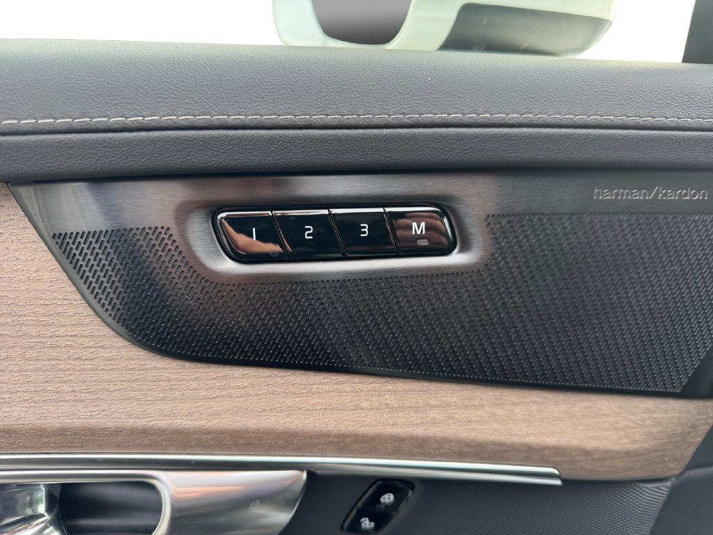 New 2027 Volvo XC90 T8 Plus AWD/4WD image 14