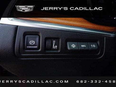 Used 2017 Cadillac XT5 Platinum image 17